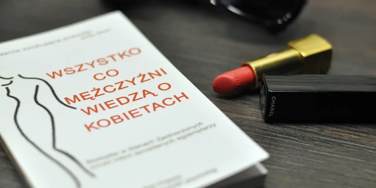 Puste strony? Co mężczyźni wiedzą o kobietach (i dlaczego to bawi)