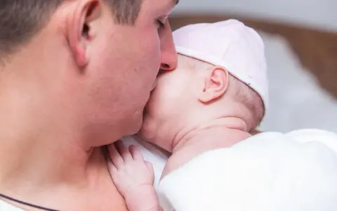 Mężczyzna przy porodzie: Czy to dla Was? Świadomy wybór bez presji.
