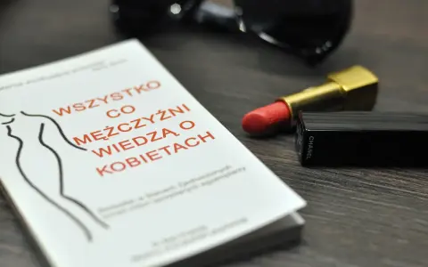 Puste strony? Co mężczyźni wiedzą o kobietach (i dlaczego to bawi)