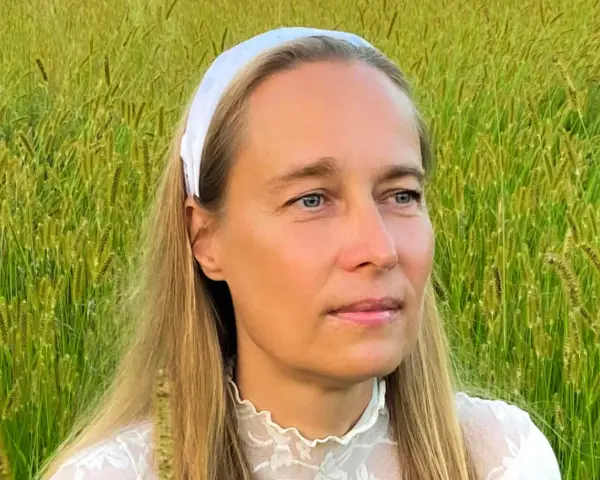 Dojrzała kobieta: Jak rozmawiać, budować więź i unikać błędów?