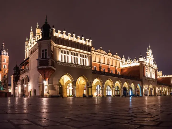 Gdzie na romantyczną kolację w Krakowie? Poznaj TOP miejsca!