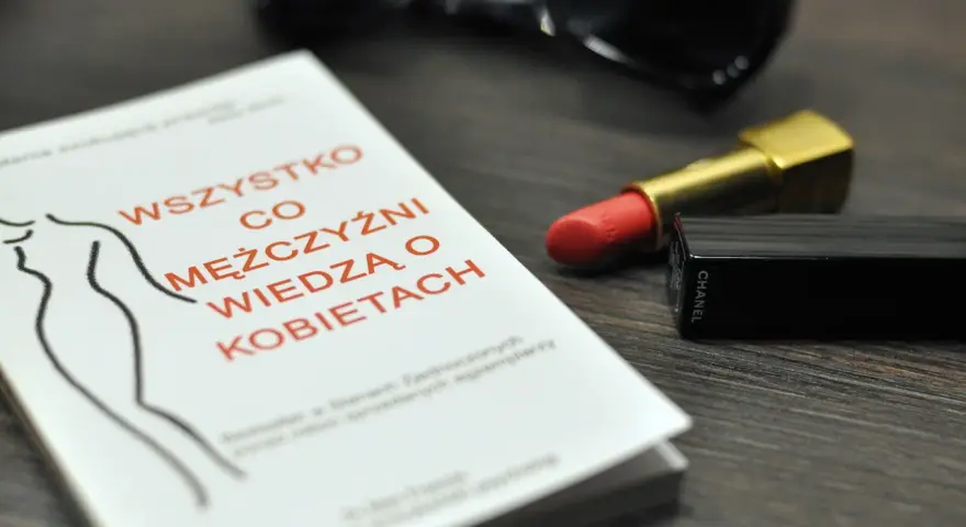 Puste strony? Co mężczyźni wiedzą o kobietach (i dlaczego to bawi)