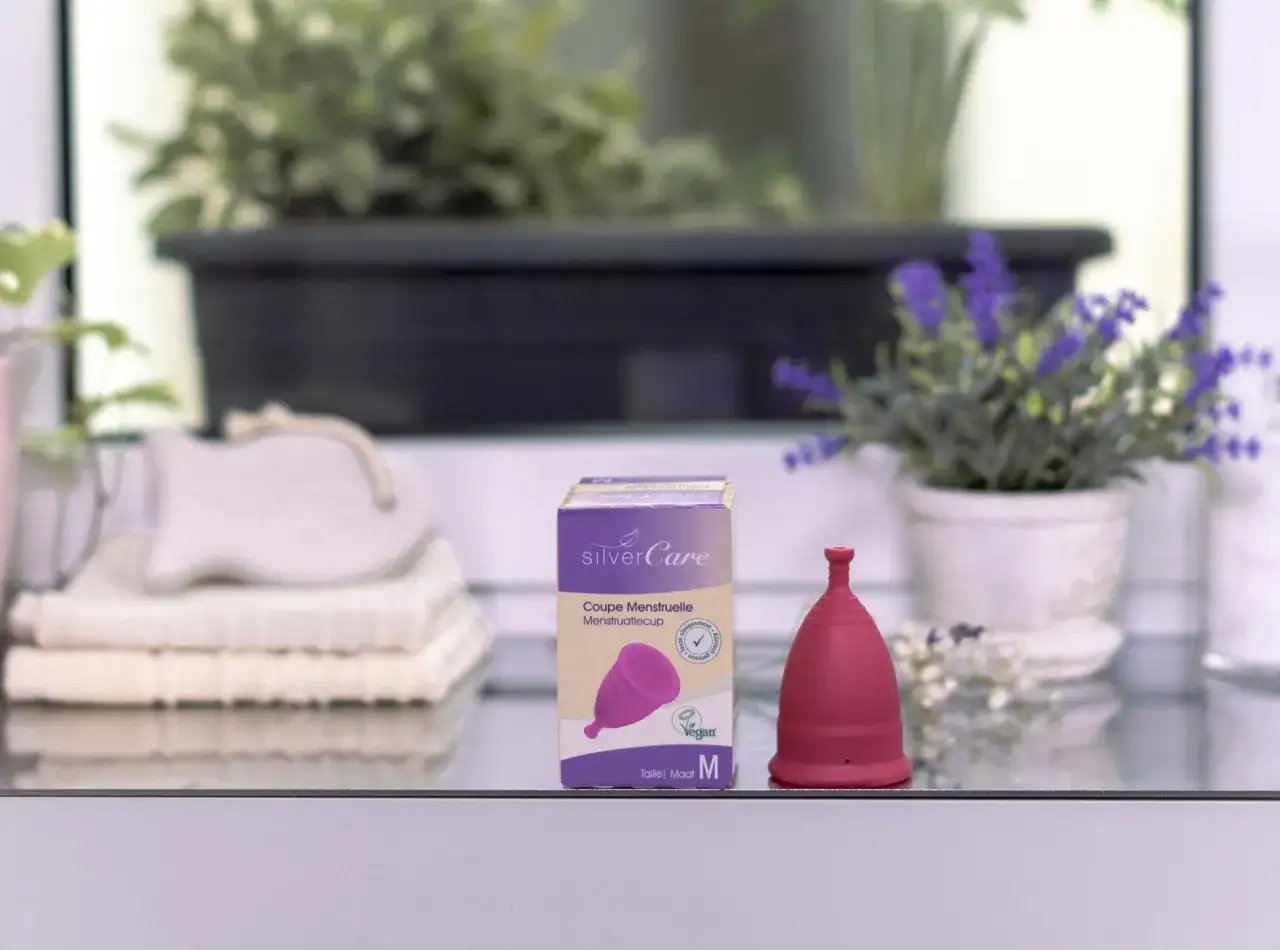 Kubeczek menstruacyjny z podziałką do mierzenia krwi